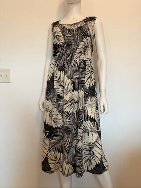 #589 croft & barrow Black and Cream Palm-Print Maxi Dress